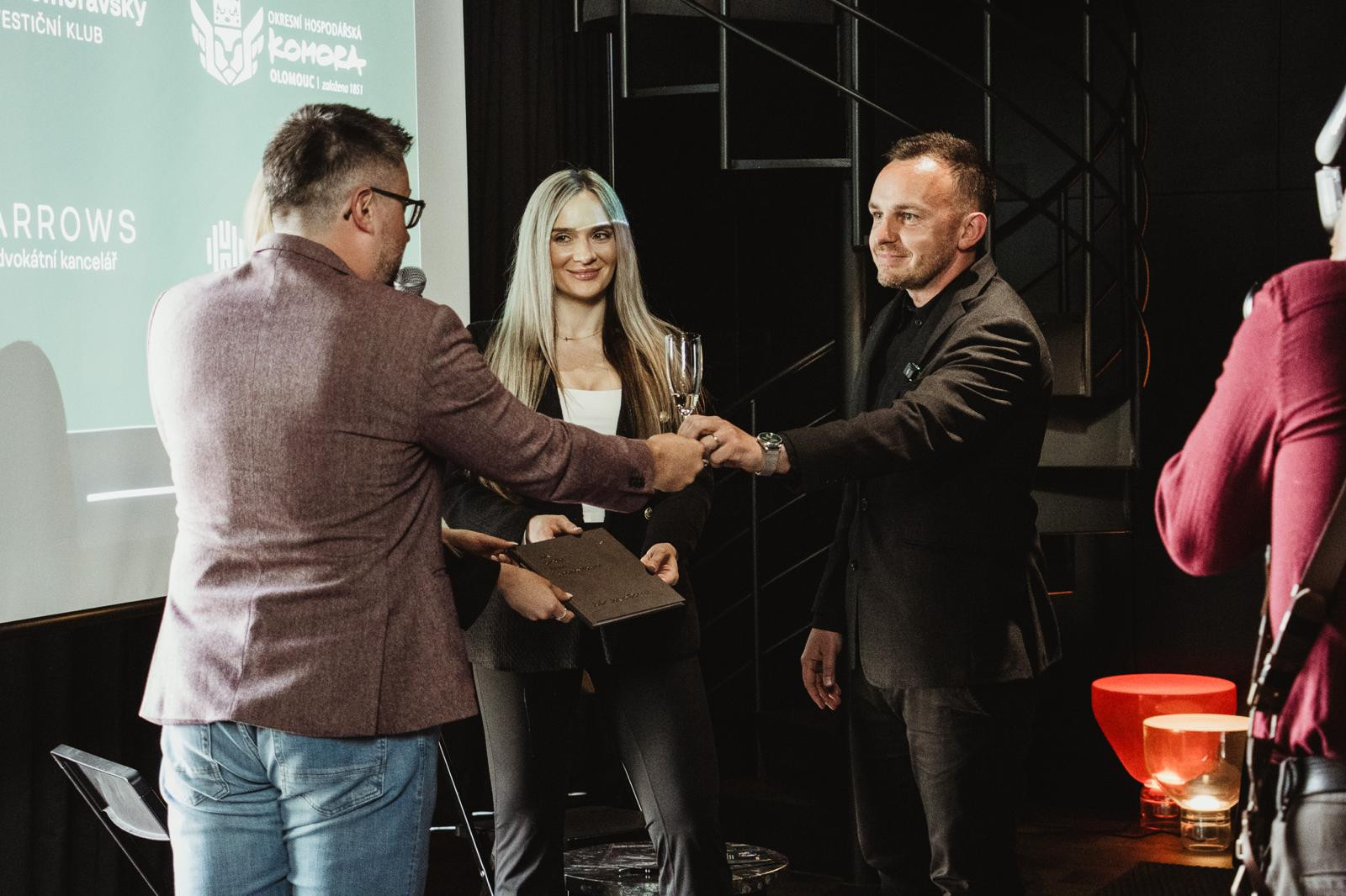 Kniha o tom jak se prodávají firmy